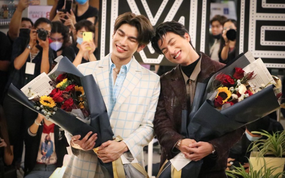 mewgulf参加完mayaawards2020后粉丝点名活动20201020