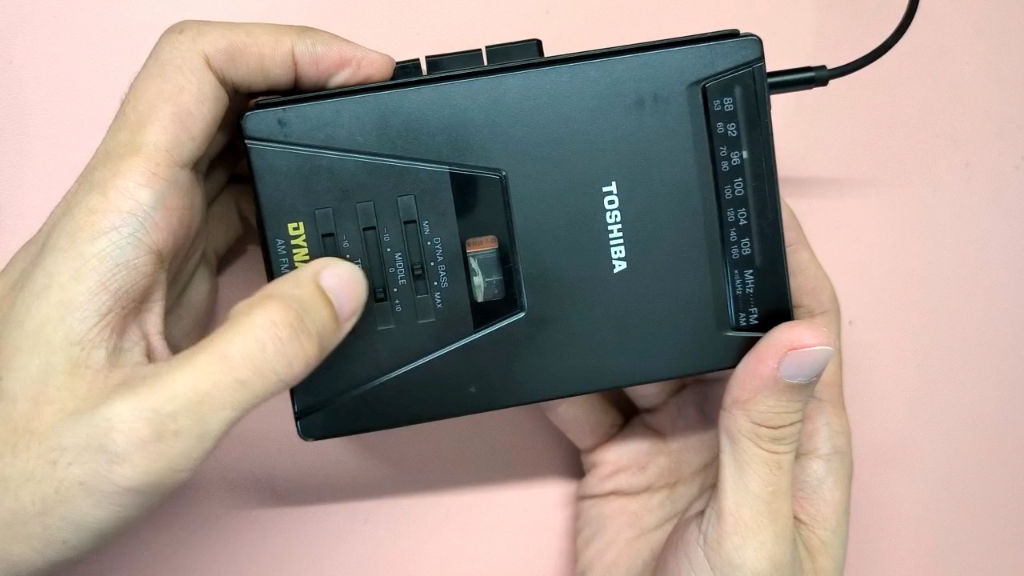 东芝kt-4021磁带随身听,一首张学友的《吻别》,回忆杀!太经典了!