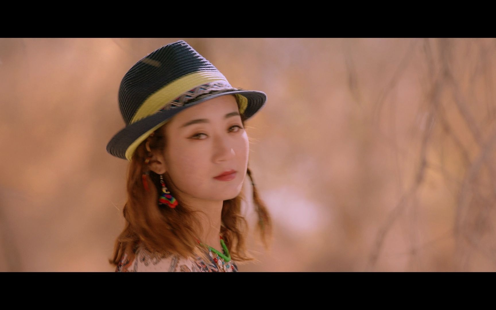 杨雅涵《胡杨之恋》mv