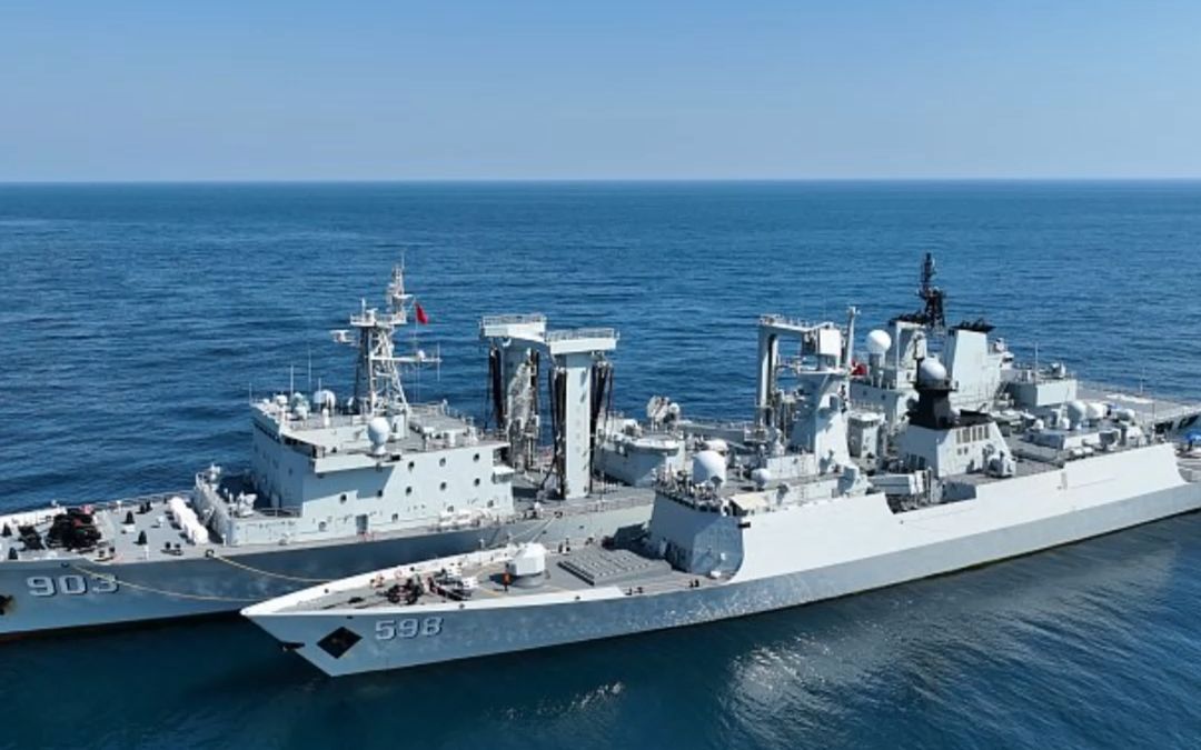 台媒:解放军与美军_军舰同时现身太平岛近海