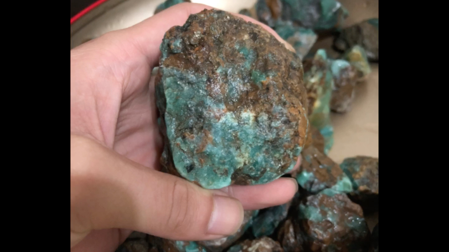 今天河边捡了个雅安绿原石,有喜欢的朋友吗