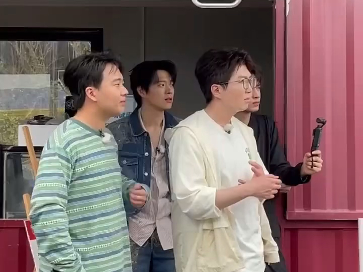 粉丝:不累……毛不易/郭麒麟/魏大勋/秦霄贤