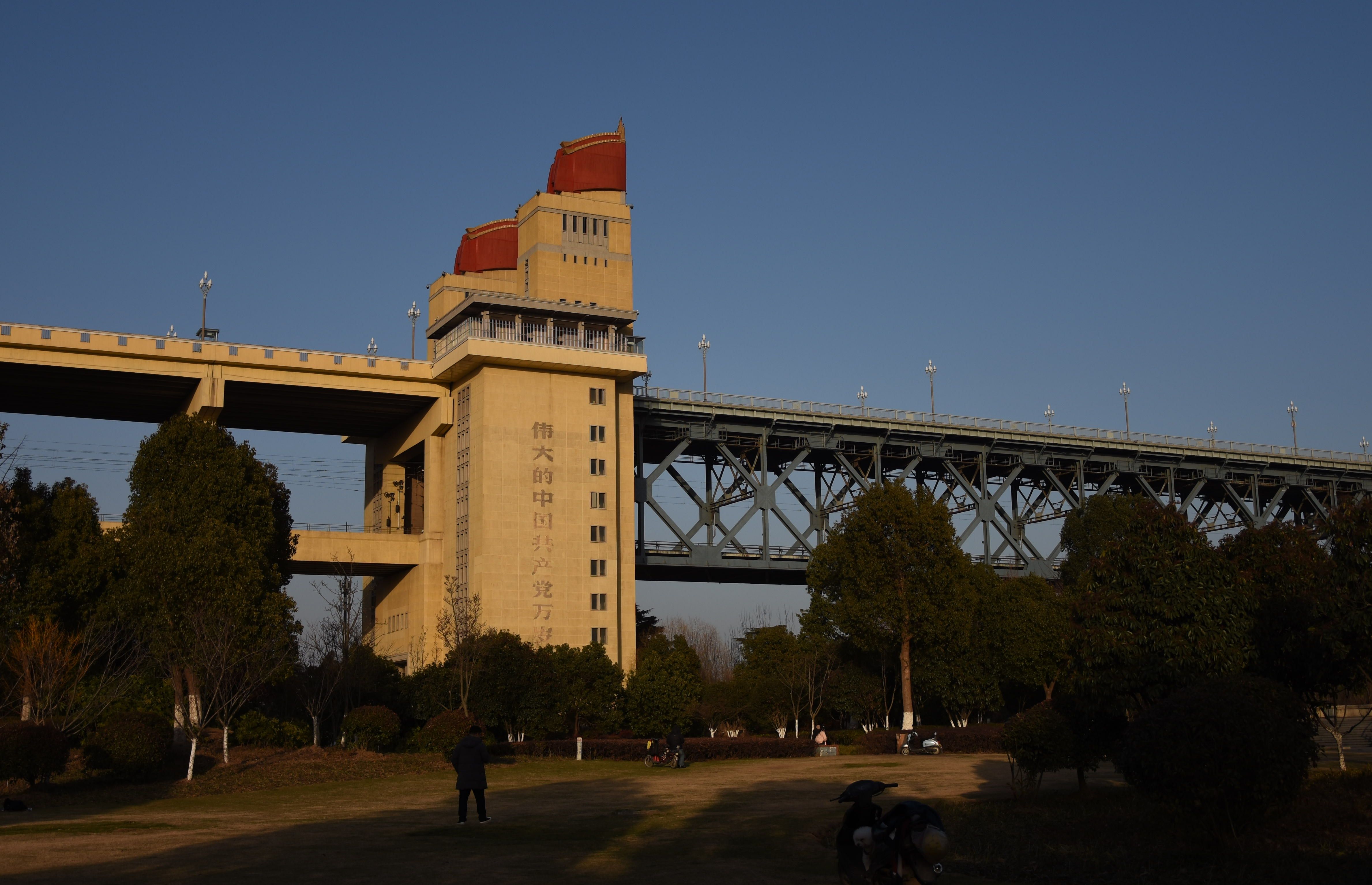 冬季的南京长江大桥 天气通透南京城尽收眼底