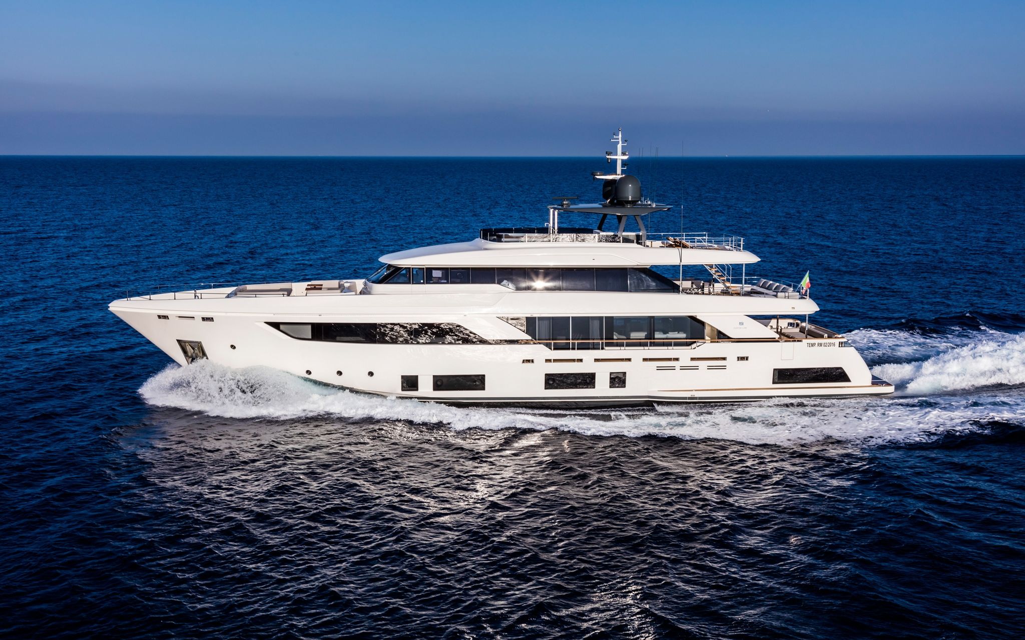 意大利定制法拉帝custom line navetta 37超级游艇