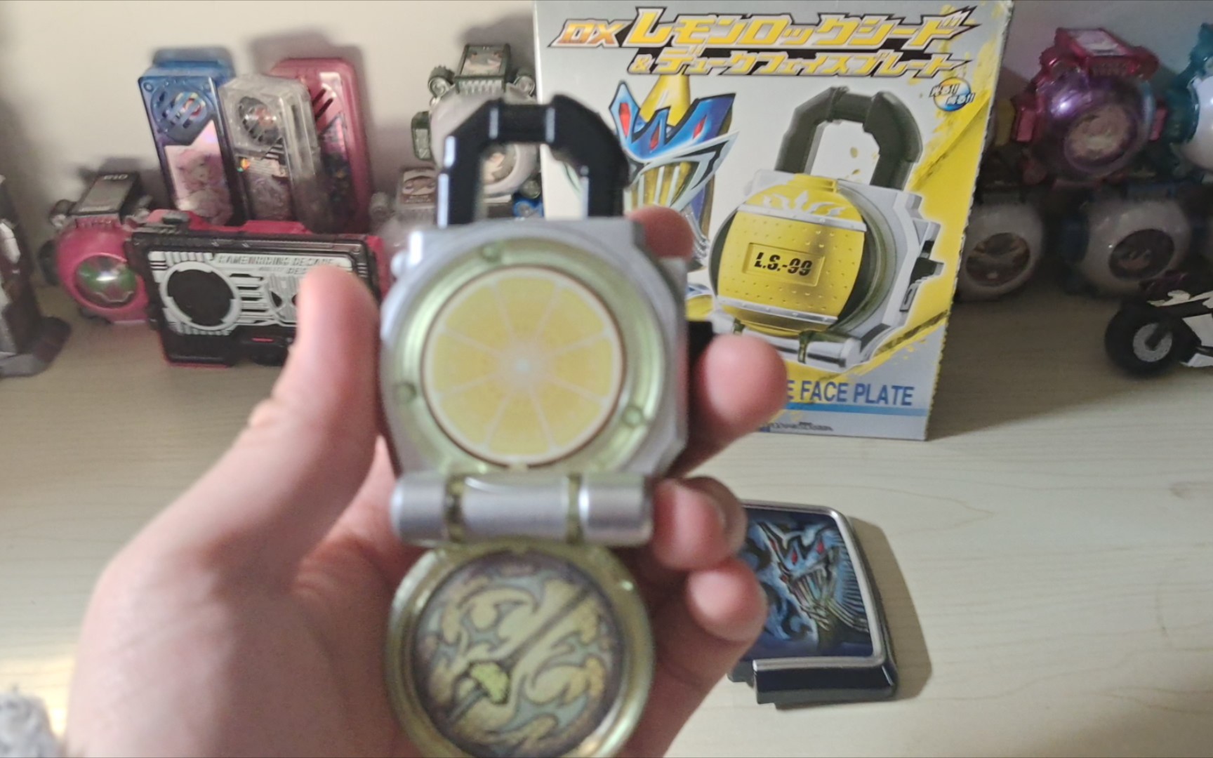 战极凌马外传dx柠檬锁种假面骑士铠武柠檬锁种把玩展示