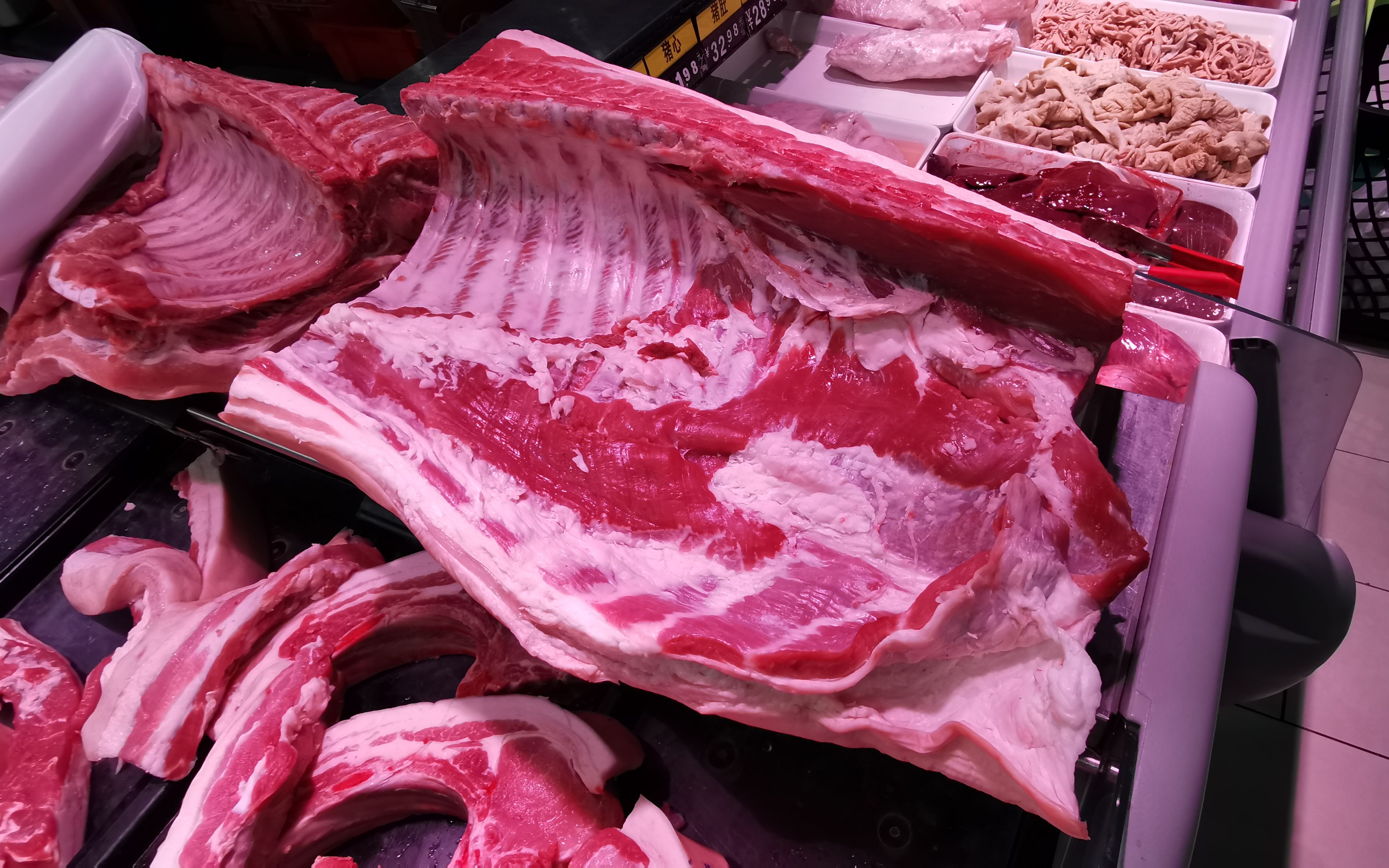 实拍江苏昆山猪肉大暴跌,看看1月6号卖多少一斤,这价格便宜吗