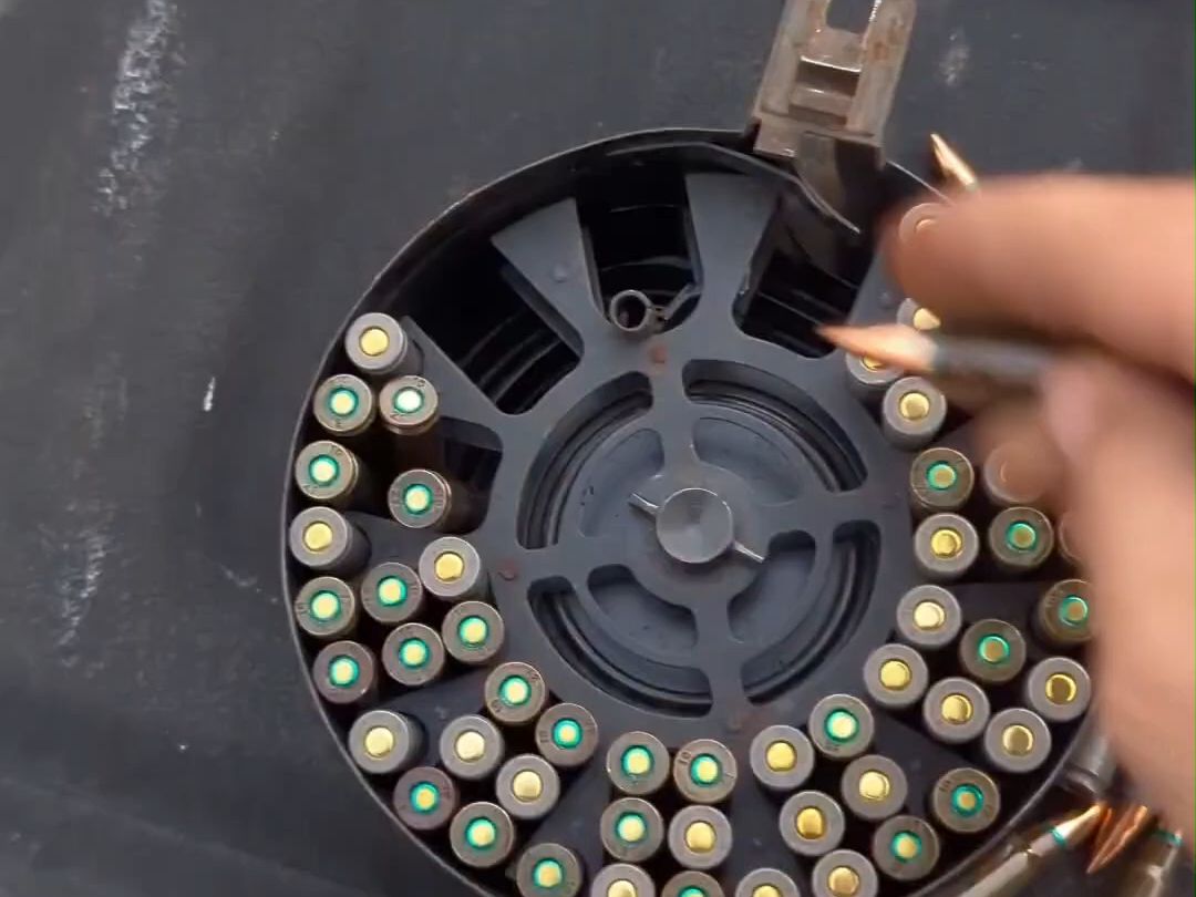 弹鼓是这样装弹的