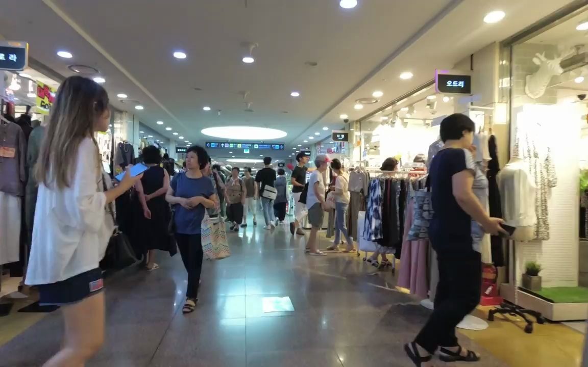 walkingaroundgotomallseoulkorea