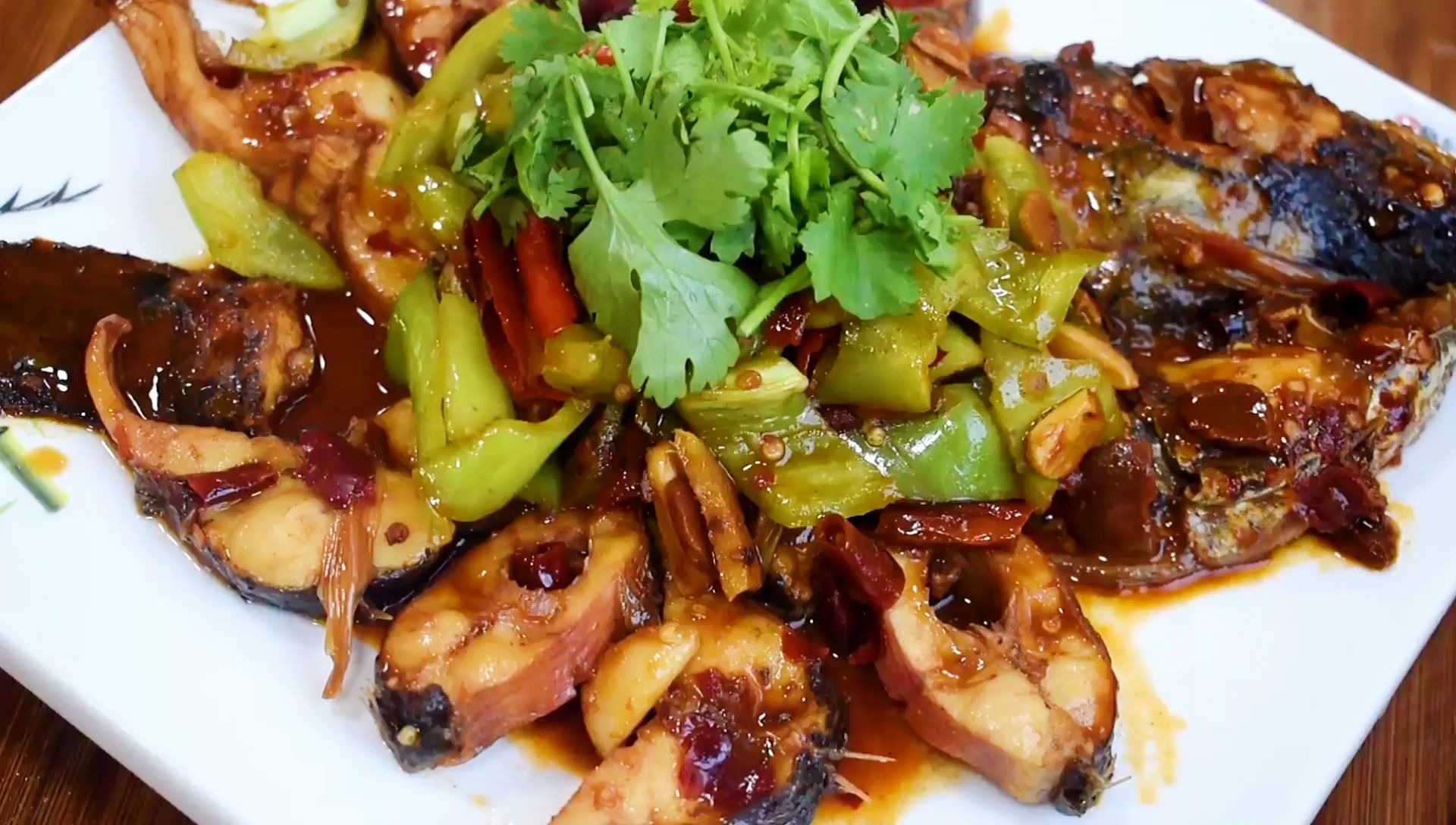 济宁微山湖特色菜"辣乌鱼",肉质细嫩香辣过瘾,是道硬菜_哔哩哔哩 (゜