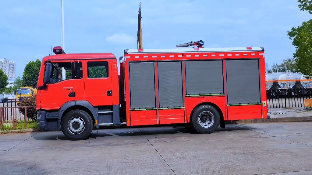 斯坎利亚被称为公路之王那德国曼消防车又该有什么样头衔?