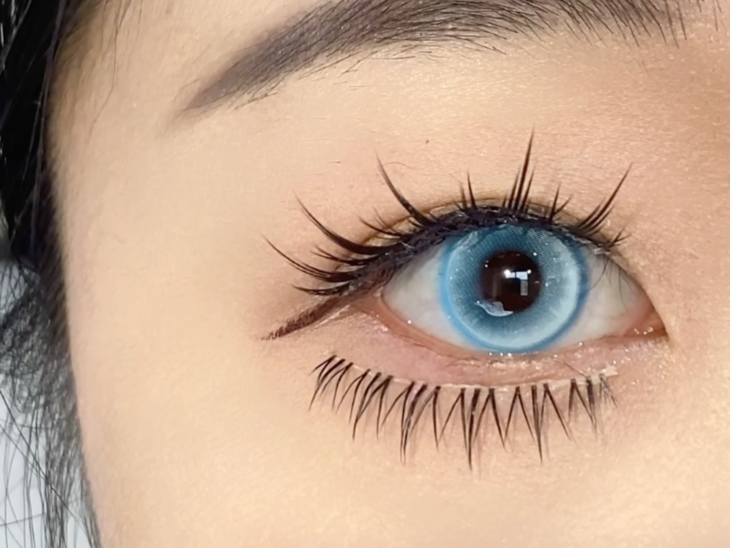 我滴麻麻米耶!蓝色精灵瞳也不过这样吧!