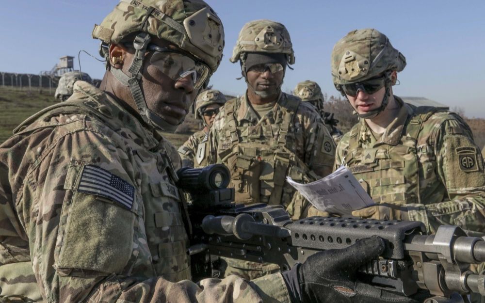 [搬运] 美国陆军第82空降师第一人称视角跳伞_哔哩哔哩 (゜-゜)つロ