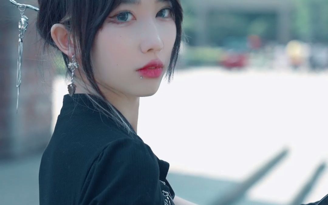 竖屏机车旗袍辣妹