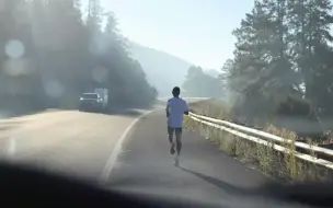 Скачать видео: 《来自中长跑走路的压迫感》