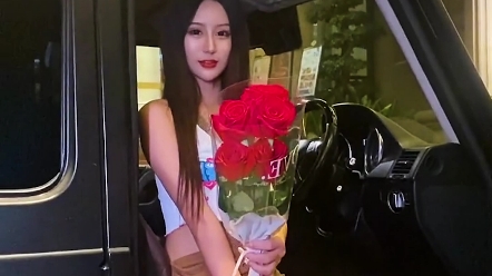 韩婧格展示过亿资产