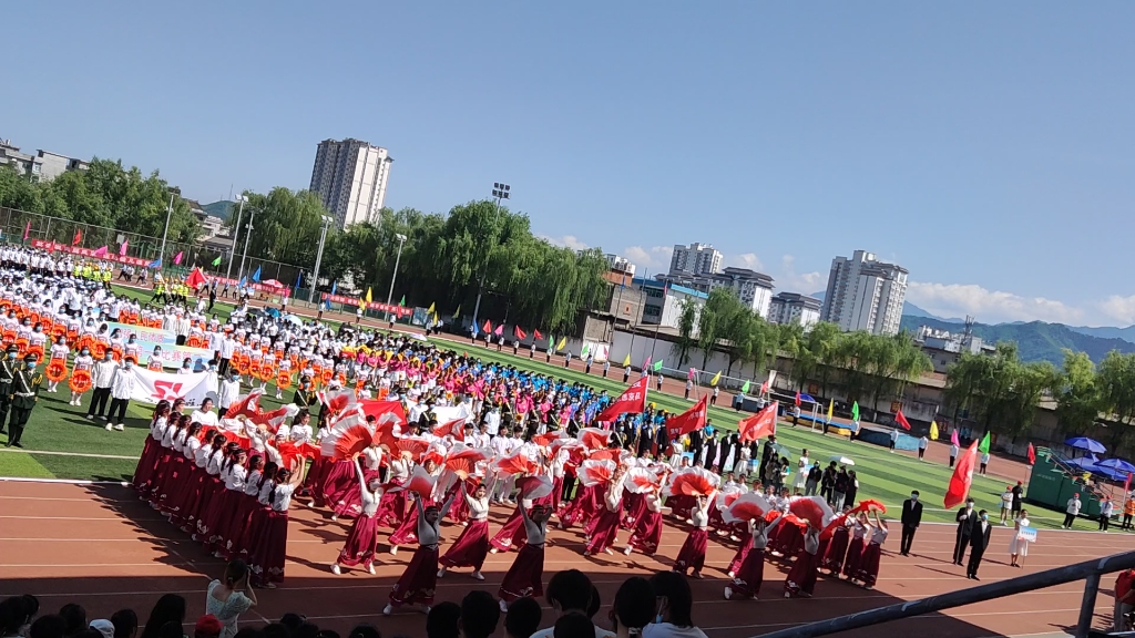 来感受商洛学院2022运动会,经管院同学的青春活力!哔哩哔哩bilibili