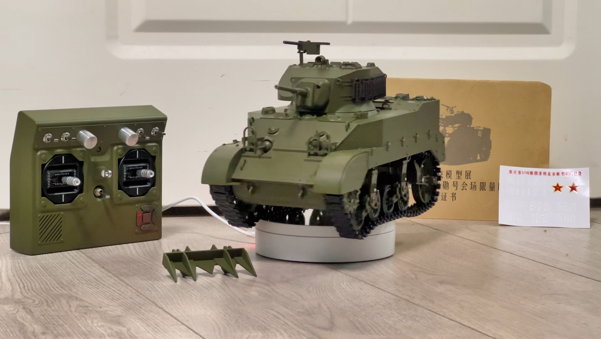 库宾客m5a1"斯图亚特"配件安装完成外观展示(因要喷涂备用履带与车尾