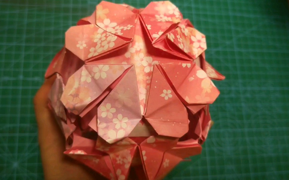 【手工教程】粉粉的爱心折纸花球,满满的少女心_哔哩哔哩 (゜-゜)つロ