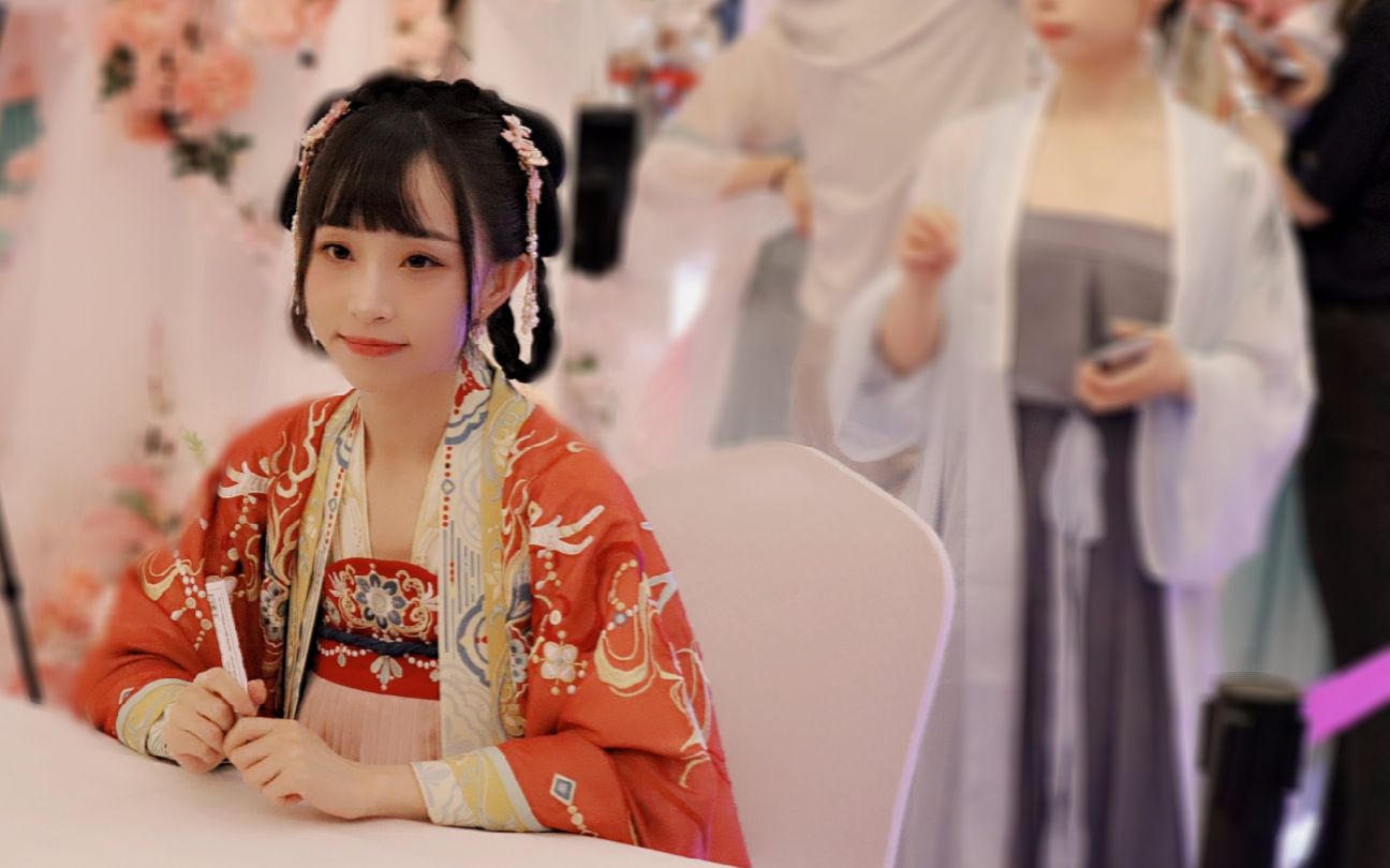 vlog48i十三余小豆蔻儿签字现场