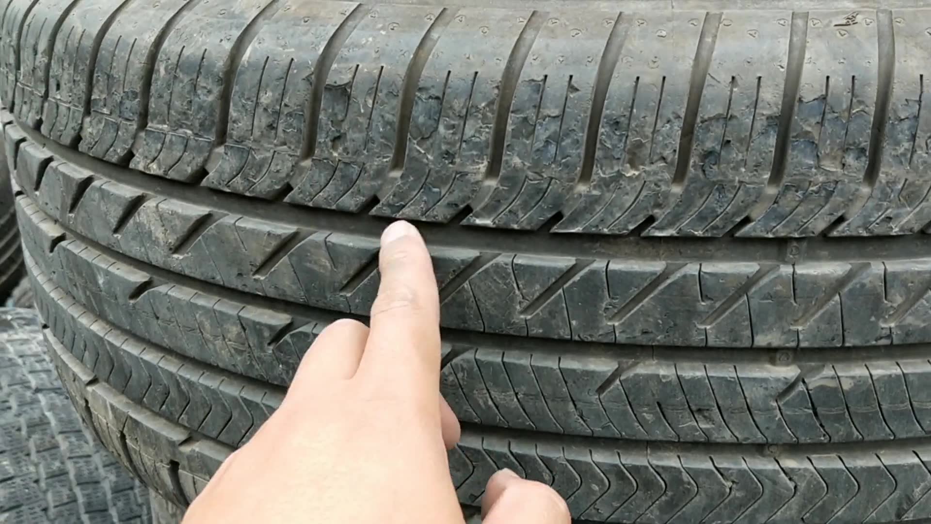轮胎脱层是质量问题吗?看完这4种情况,解决了所有司机的疑惑