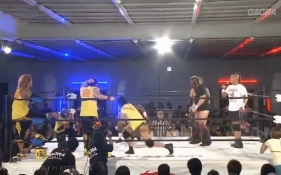 [图]Dragon Gate2013.08.30:Mad Blankey vs 户泽阳&鹰木信悟&Cyber Kong&Uhaa Nation