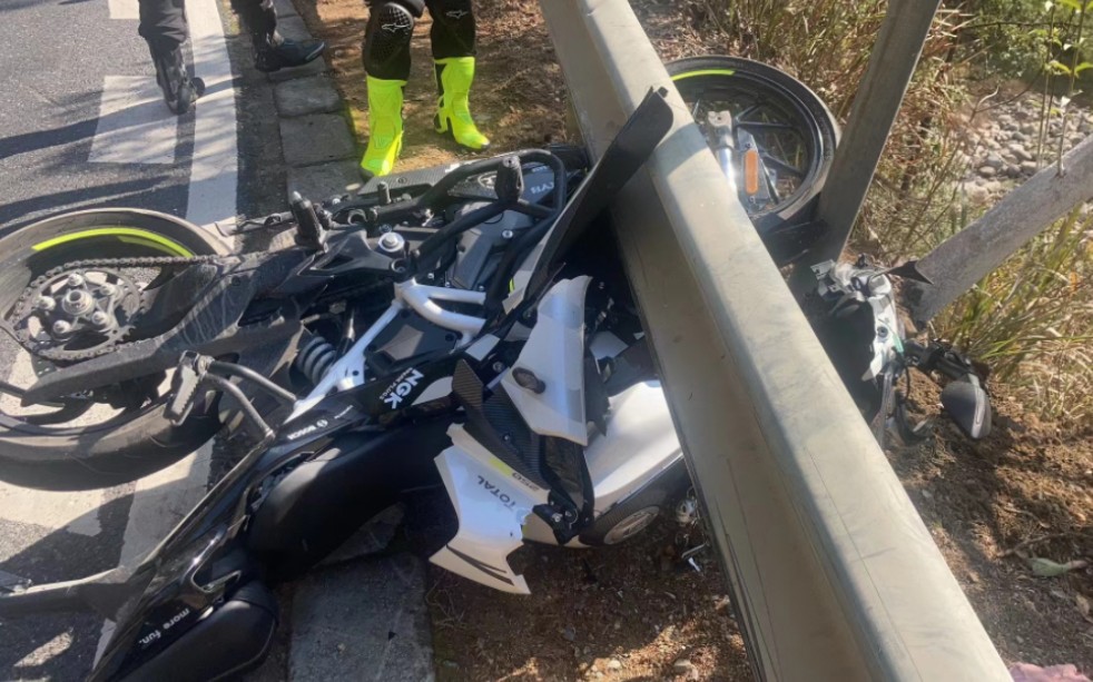 春风250sr 杭州临安区太湖镇唐坞山 单车事故