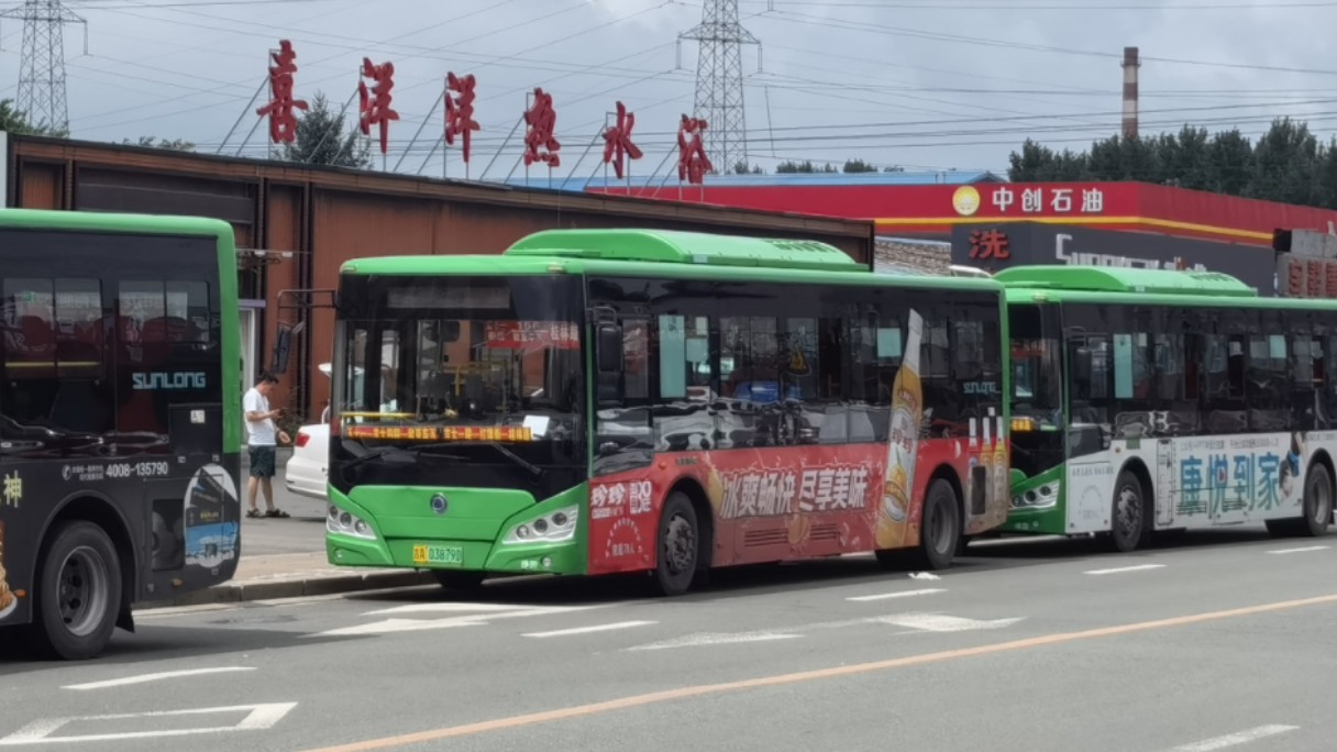 长春公交z156路驶出一汽五十一街区站