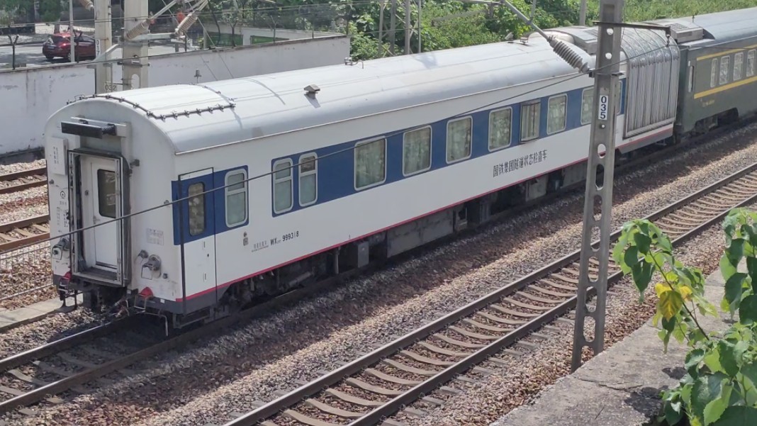 【中国铁路】又见白色高级固体!z264跨越衡阳站