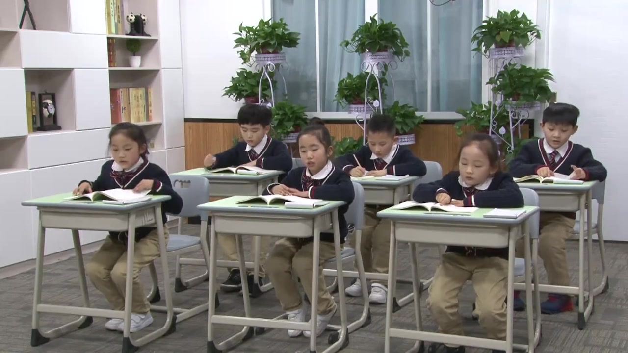 [图]小学二年级下册12.寓言二则（亡羊补牢）