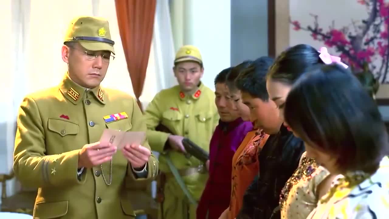 民兵康宝:鬼子搜查良民证,特工眼看暴露,谁知杨晓棠帮他脱困