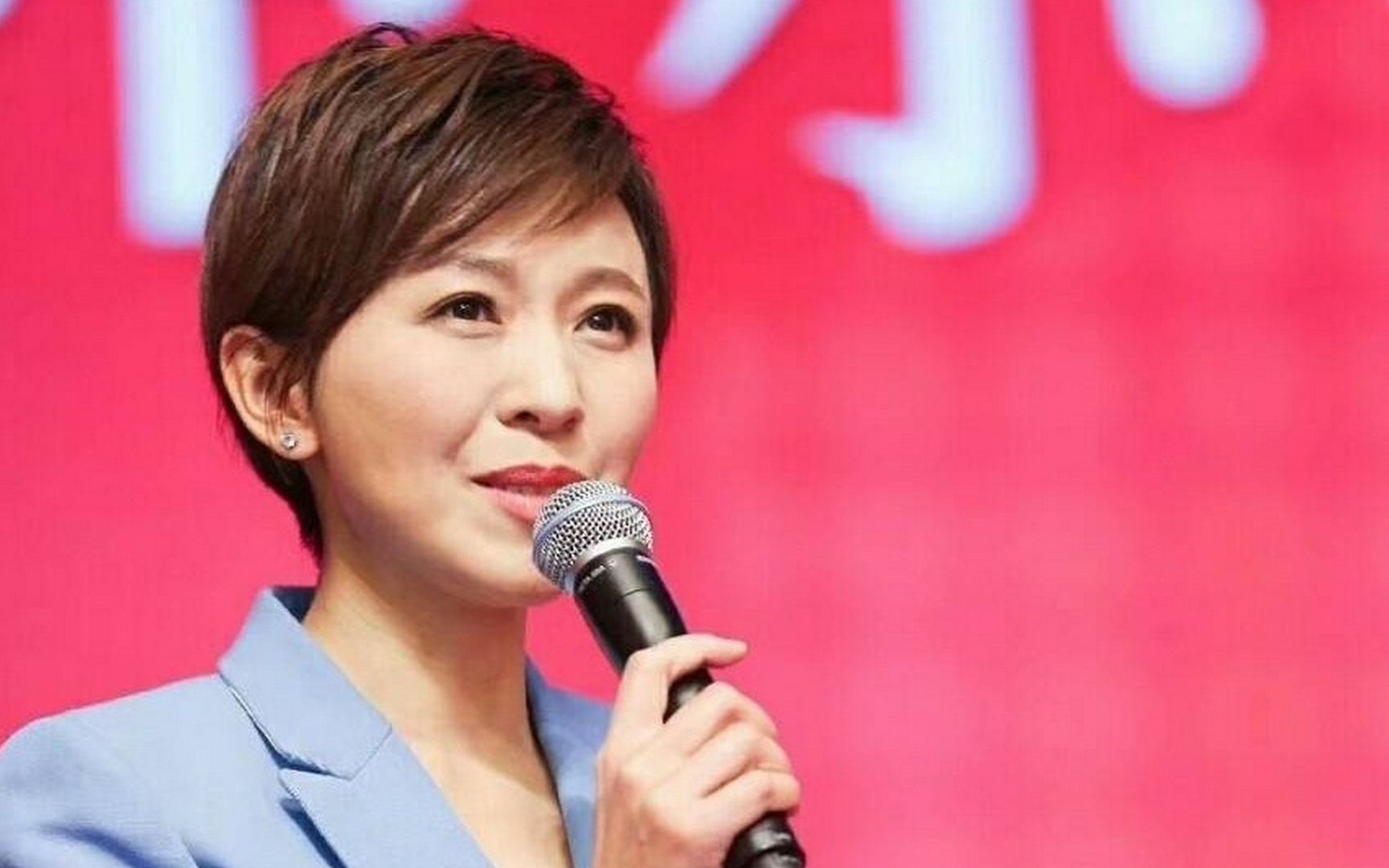 欧阳夏丹央视女主播的消失或为爱情神隐