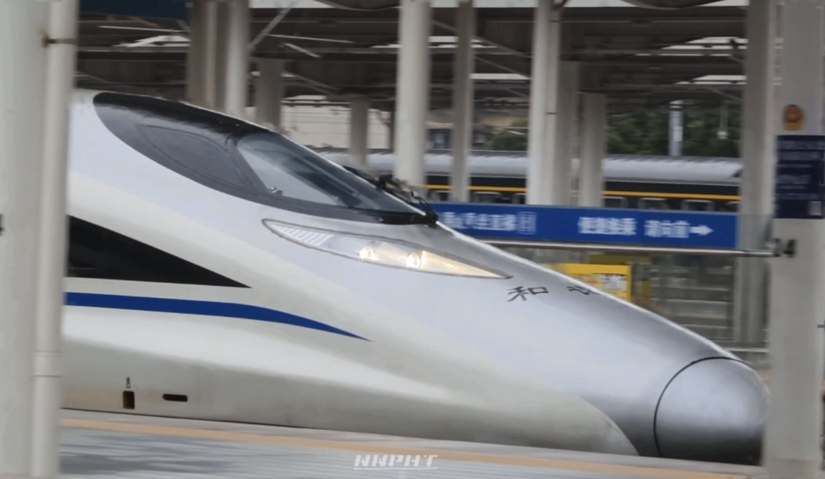 【宁局铁拍】和谐号巅峰crh380a停靠南宁站