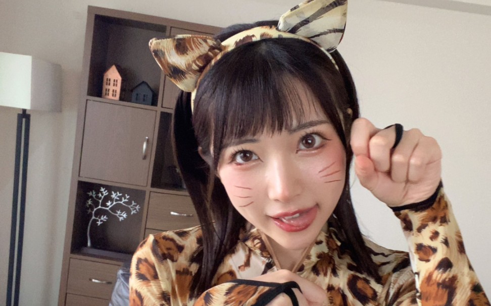 演艺圈的多面手,钢琴八级,现役音乐大学生:皆月光