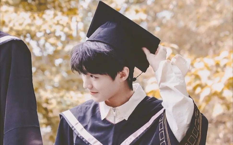 王俊凯学生王俊凯毕业快乐