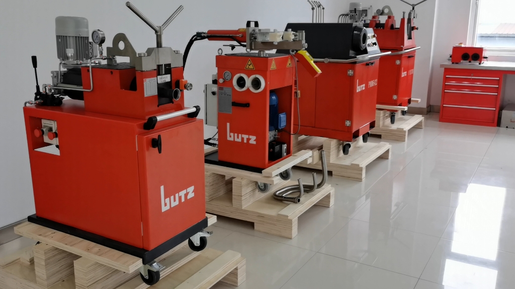 硬管加工设备:扩口机,弯管机,挤压成型机,倒角机,卡套预装机等.