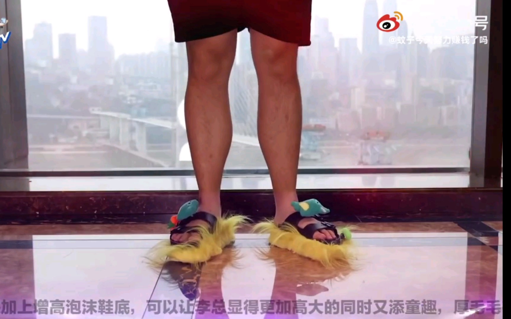 李飞穿着时代少年团7个人设计的7双拖鞋,走了一场拖鞋秀_哔哩哔哩