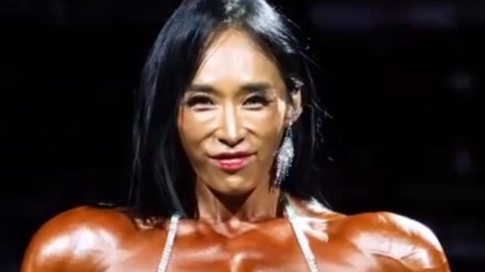 小姐姐参加女子形体比赛