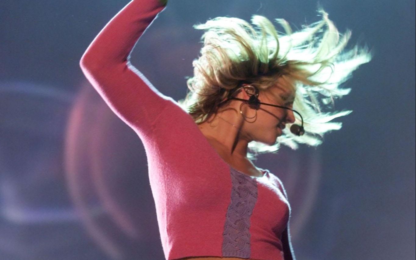 布兰妮采访幕后花絮2000年格莱美彩排实况片段访谈rosieodonnell