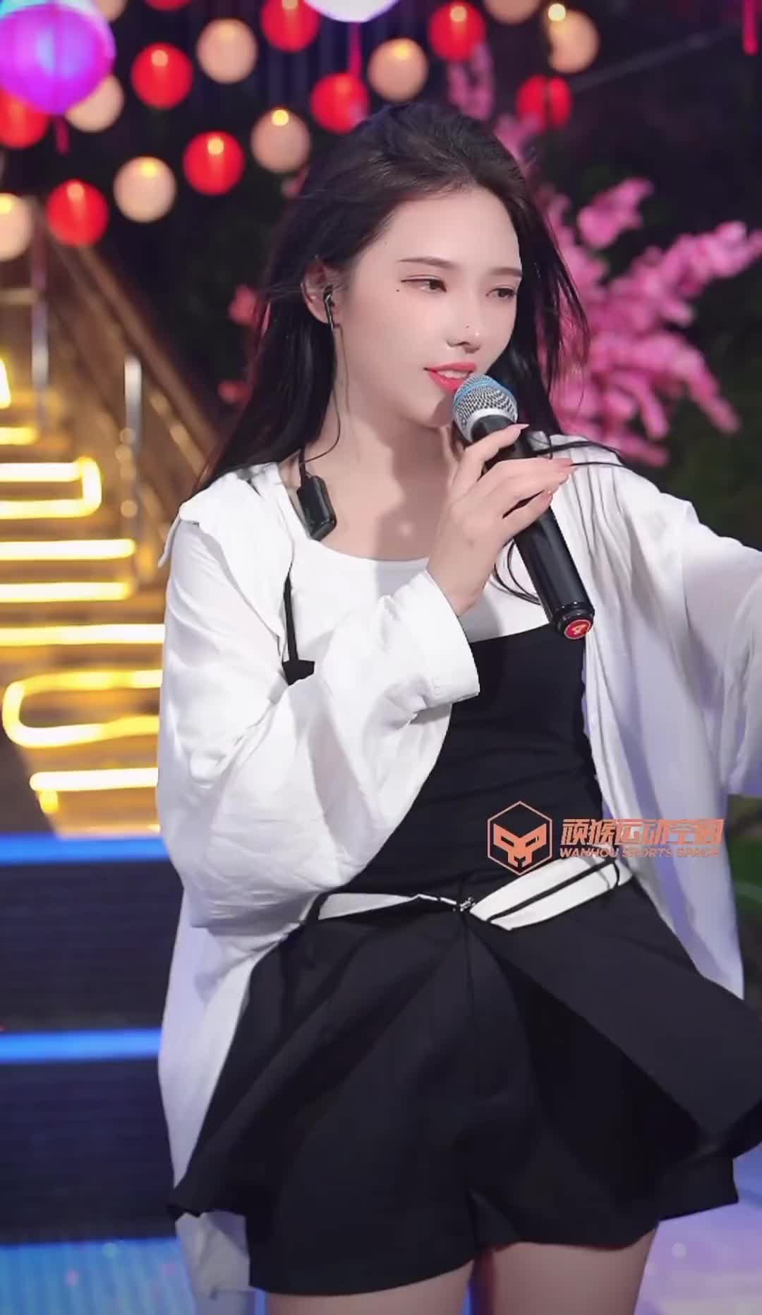 才艺主播我要上热门我是真的爱上你爱上我你就出不去了