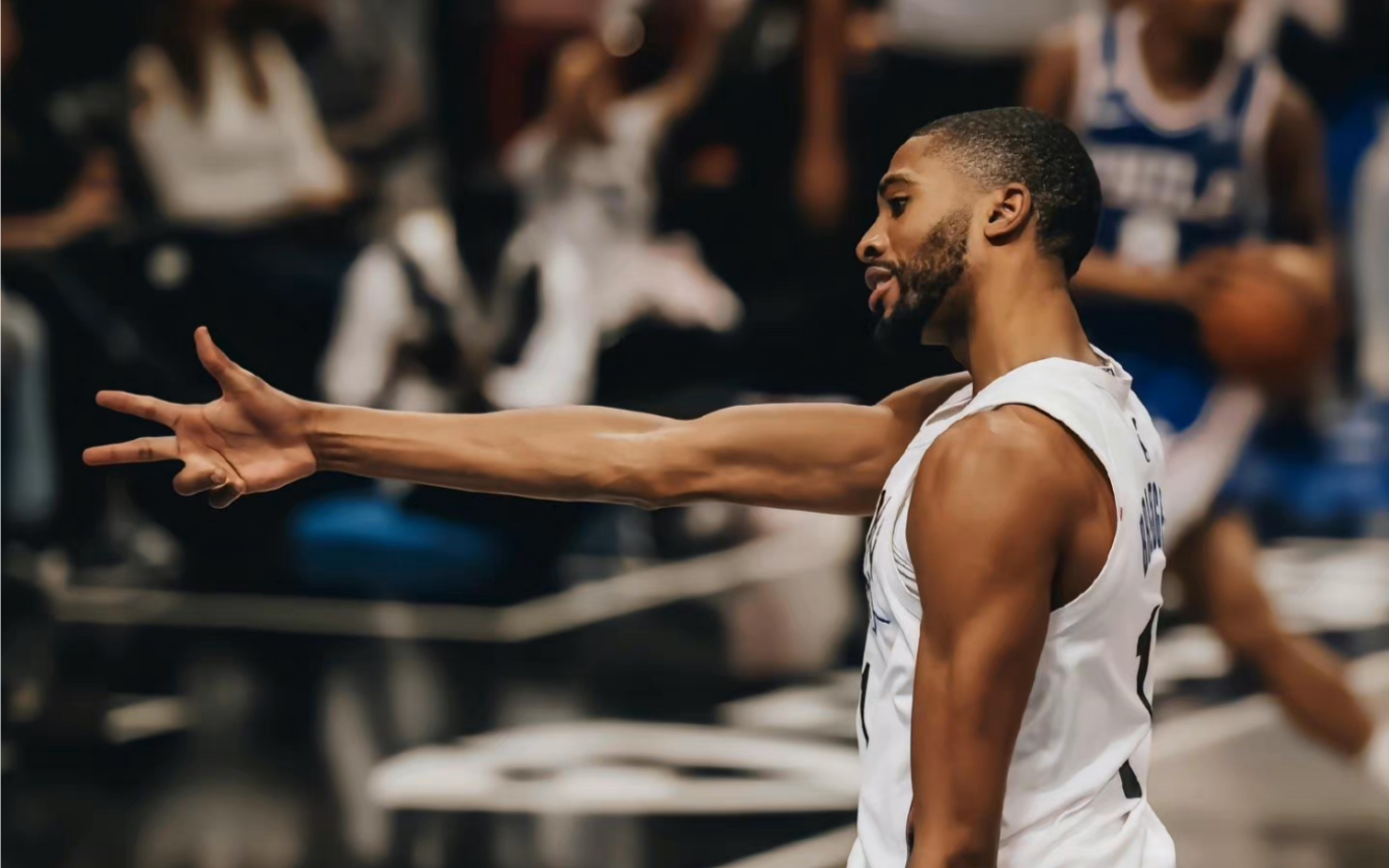 mikal bridges的庆祝动作来自于圣迭戈教士