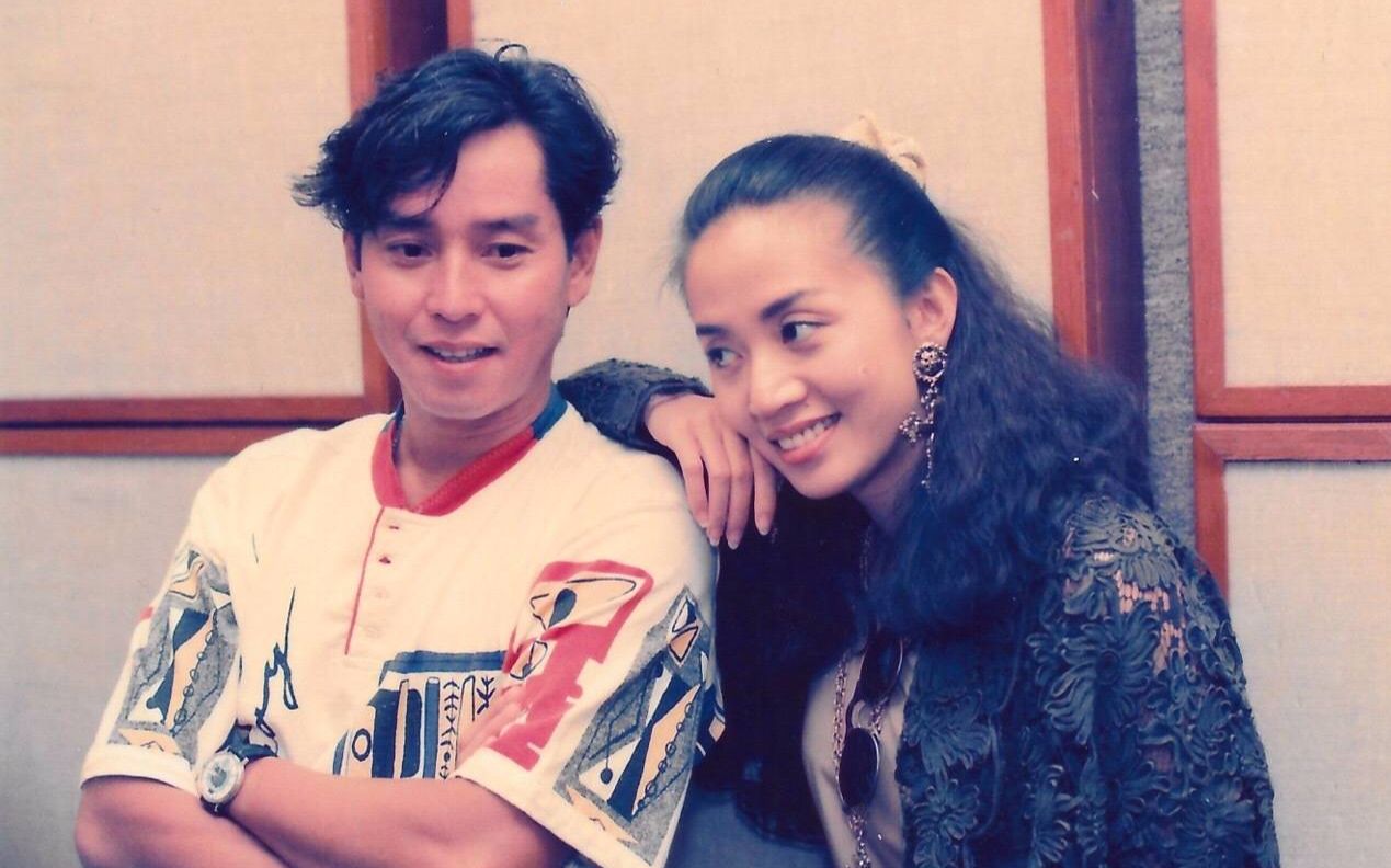 港星经典视频】谭咏麟与众好友合唱《朋友》,徐小凤,梅艳芳,刘德华