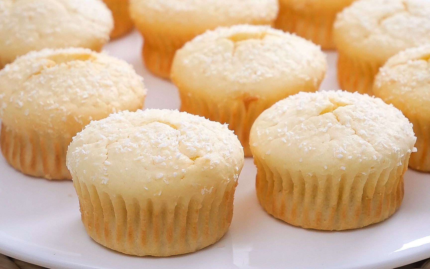 椰蓉酸奶蛋糕,制作非常简单,软糯香甜,新手也能一次成功