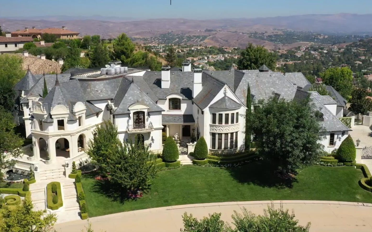 位于加州卡拉巴萨斯的一座经典的法式城堡风格豪宅|253