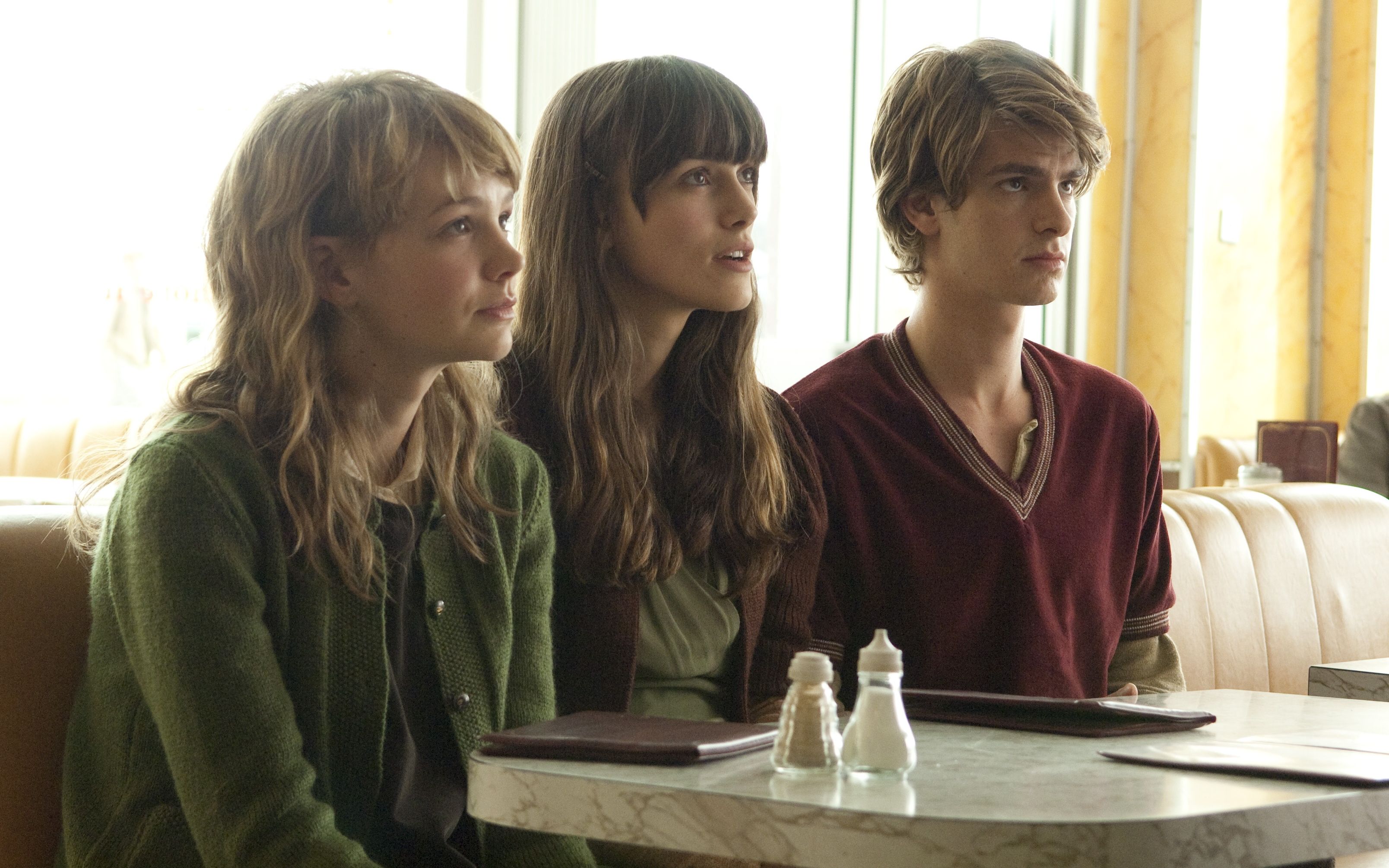 《别让我走》,没有人在乎他们,人们只是肆意取走他们的器官,这部电影