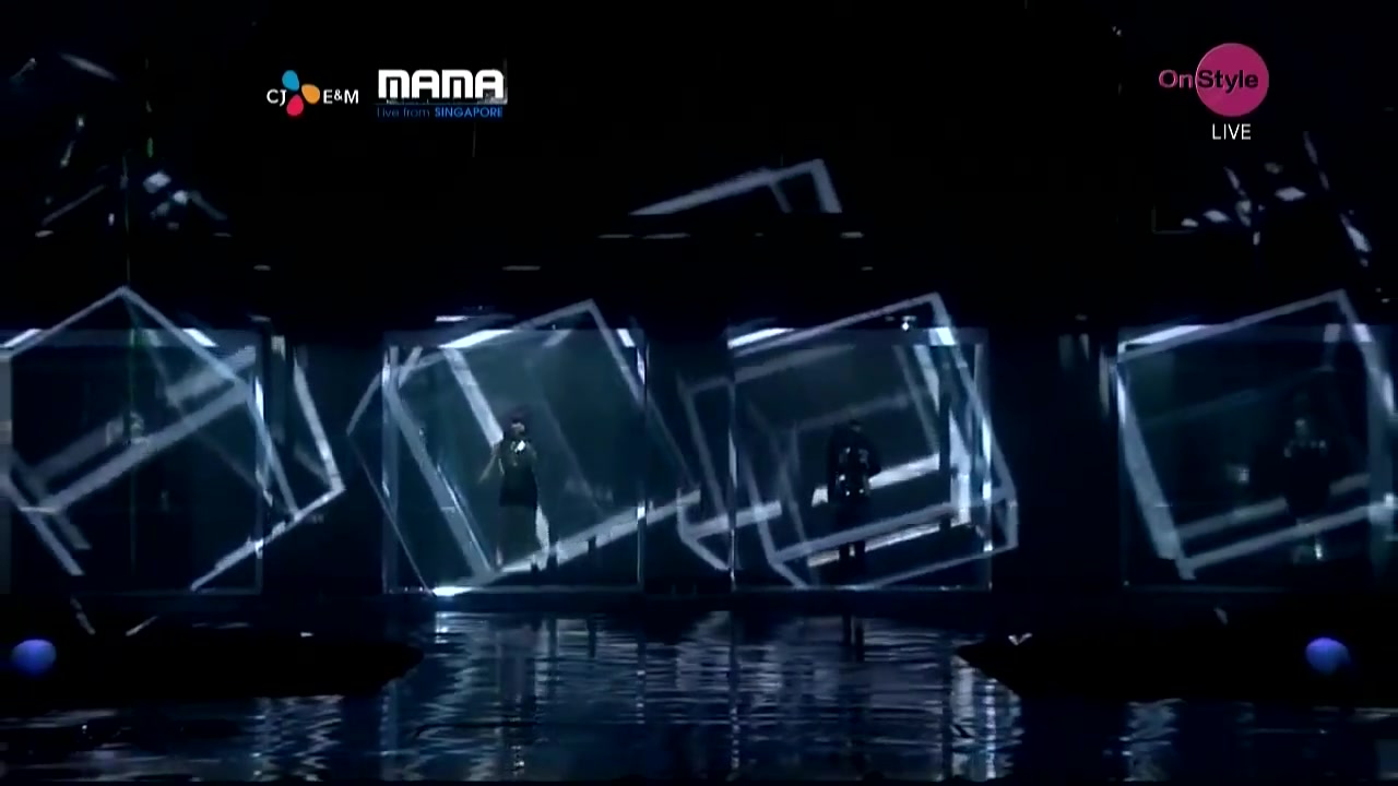 [图]2NE1 - Lonely + I Am The Best官方现场｜2011MAMA