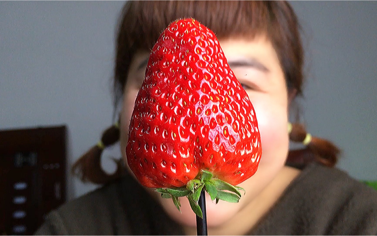 水果草莓味棒棒糖