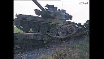1980年代，法军AMX30B2直接开下平板车