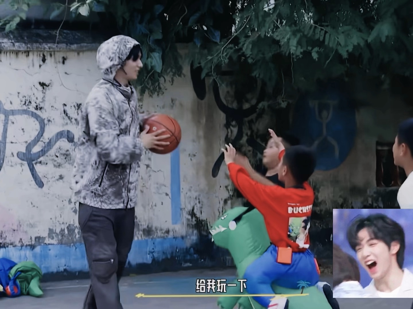 陪男朋友打篮球刘耀文图片