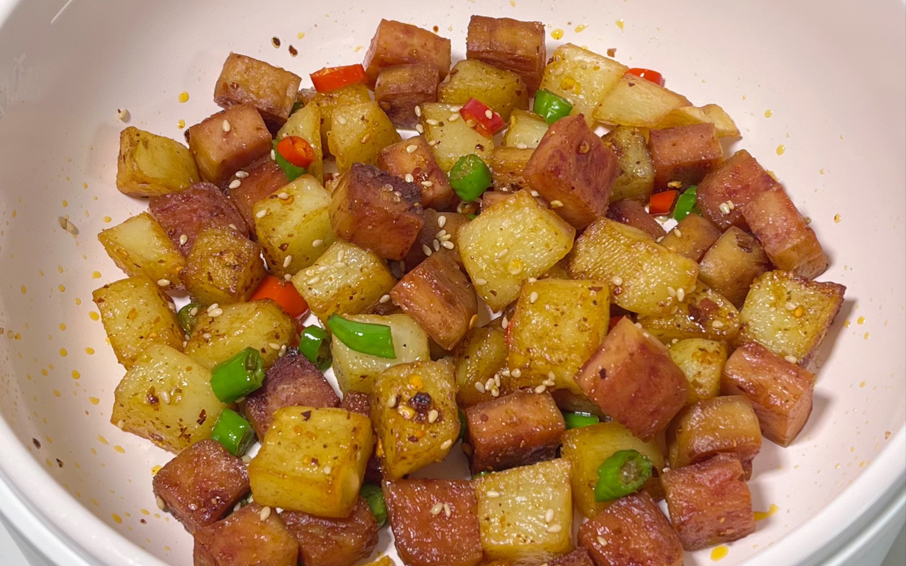 土豆炒午餐肉图片