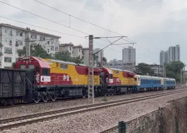 Скачать видео: 炸裂！SS4G回送孝柳铁路HXN5B-7049&7050快速通过！